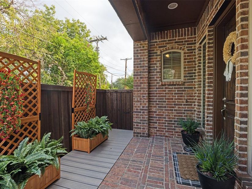 8686  Thorbrush Place , Dallas Texas 75238