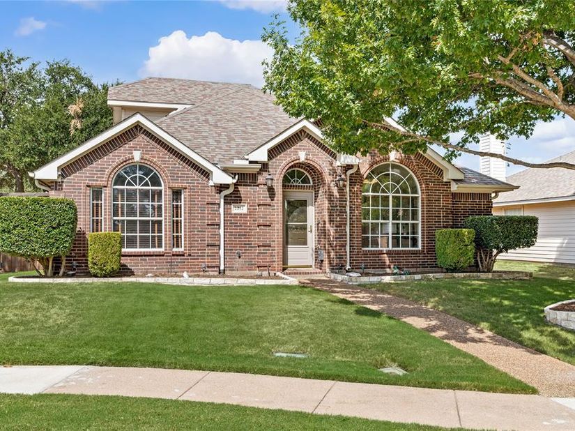 2212  Pinto Lane , Lewisville Texas 75067