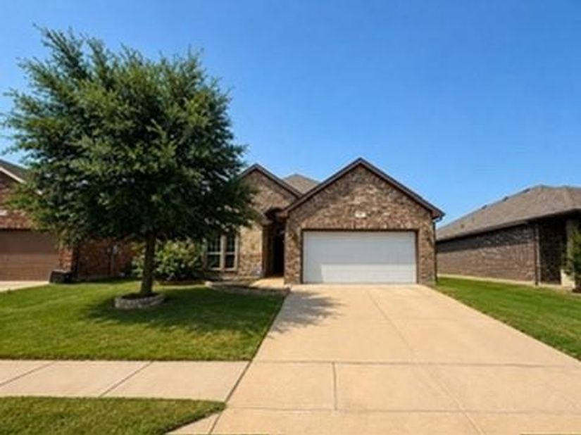 321  Avila Lane , Fort Worth Texas 76052