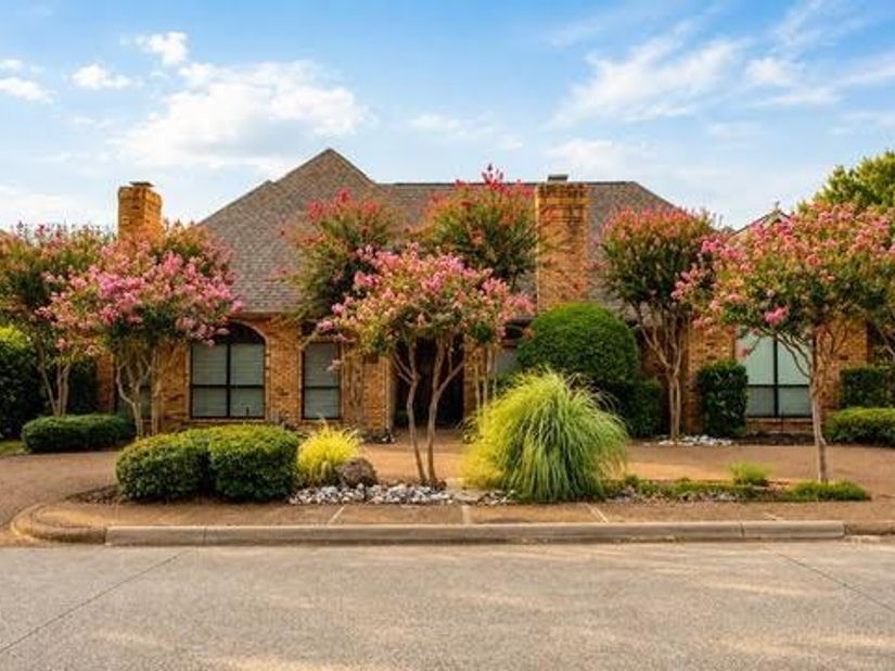 5719  Covehaven Drive , Dallas Texas 75252