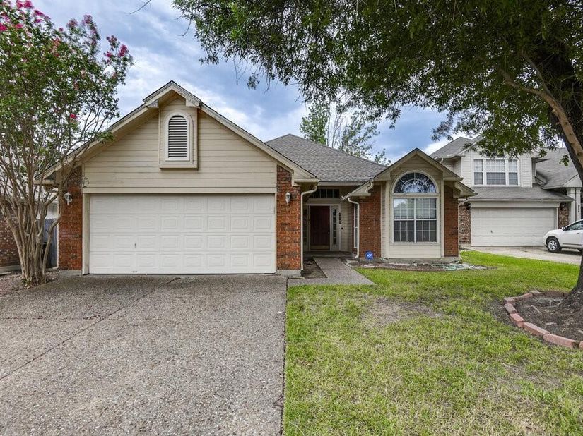 952  Freshwood Court , Arlington Texas 76017