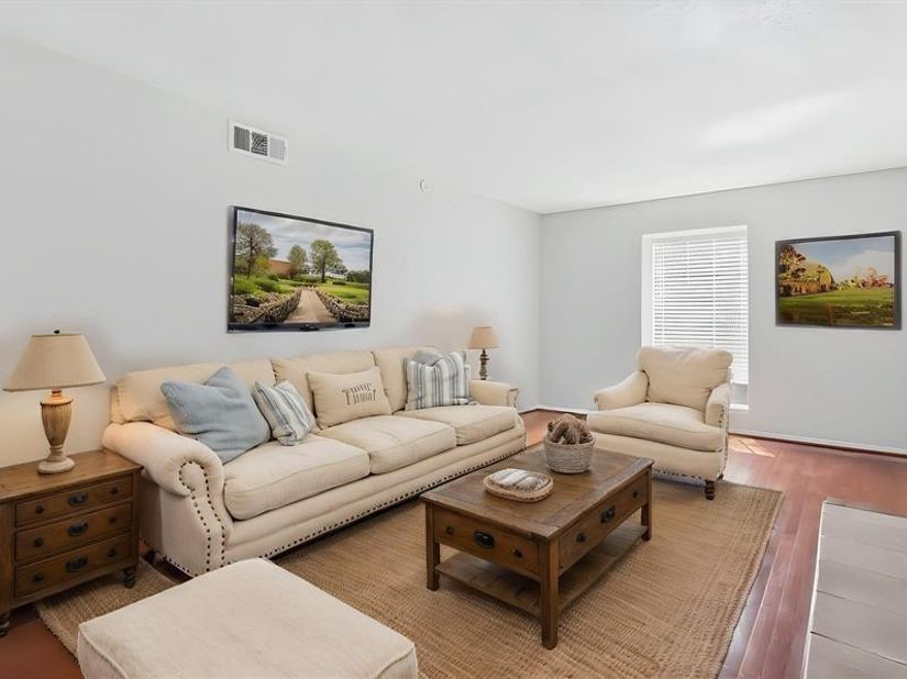 5232  Fleetwood Oaks Avenue  216, Dallas Texas 75235