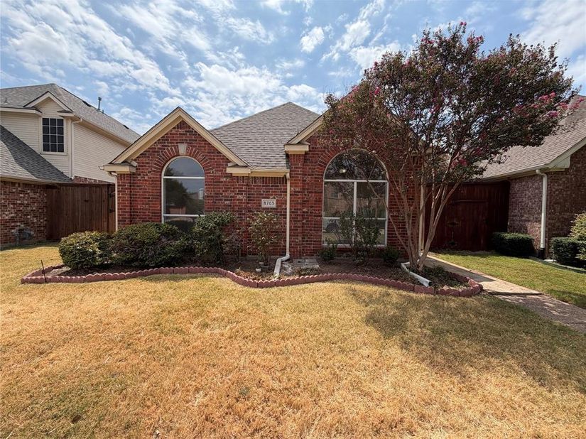 8703  Stonecrest Drive , Irving Texas 75063