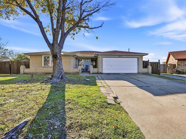 5011  Prairieview Court S, Arlington Texas 76017