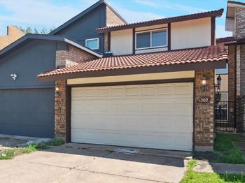 1302  Summerwood Lane 