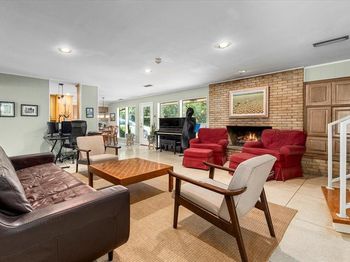 4017  Hildring Drive E