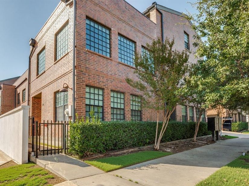 614  Finley Court , Dallas Texas 75208