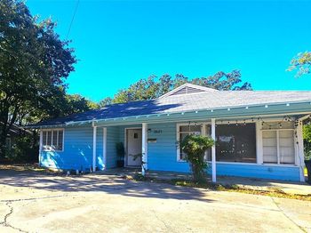 2621 N Locust Street 