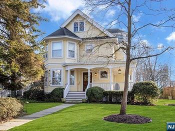 89 Dwight Place