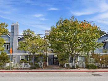 372 N El Camino Real