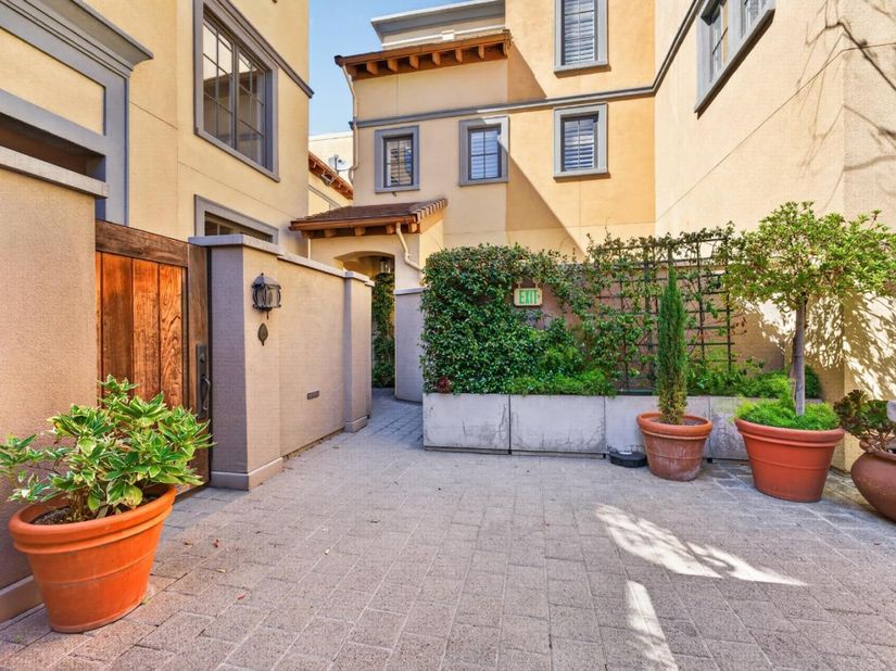 356 Santana Row 305, San Jose CA 95128