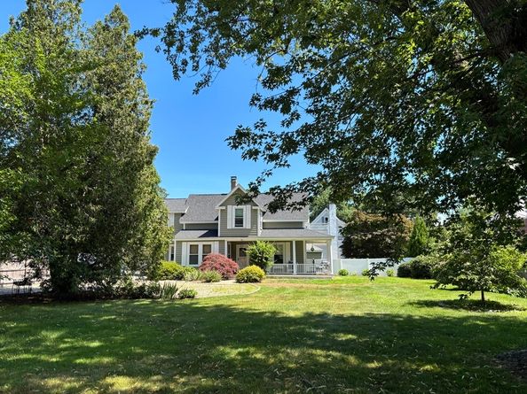 159 Railroad Avenue, Hamilton MA 01982