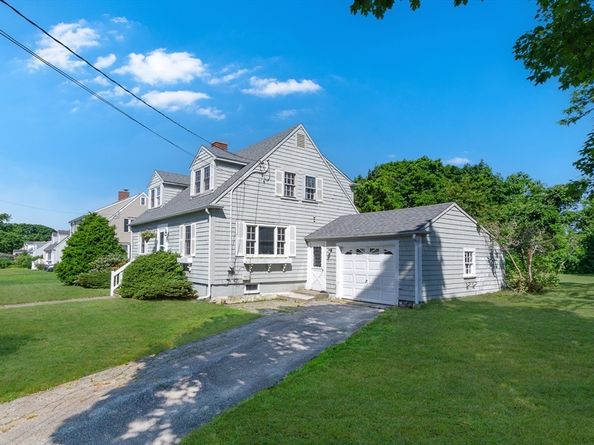 23 Hammond St, Mattapoisett MA 02739