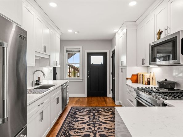 66 Falcon St 4, Boston MA 02128