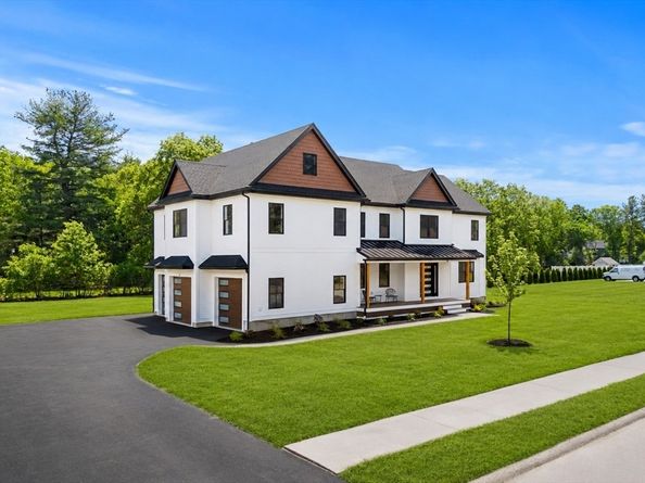 4 Fitzpatrick Ln, Billerica MA 01862