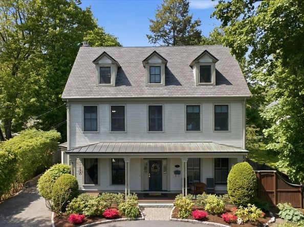 7 Locust Ave, Lexington MA 02421