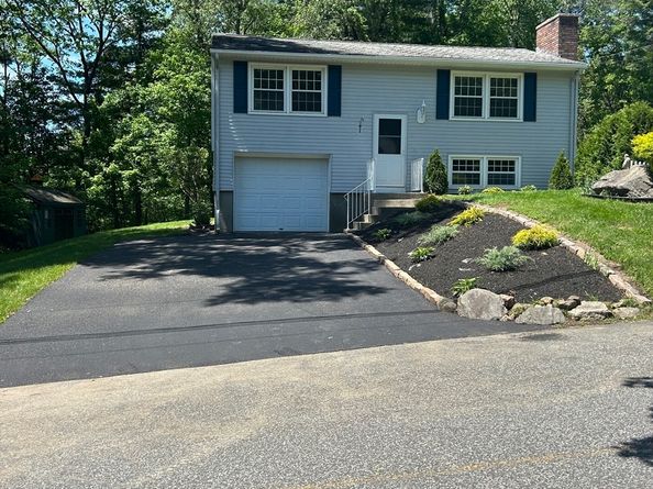 9 Cricket Dr, Sturbridge MA 01566