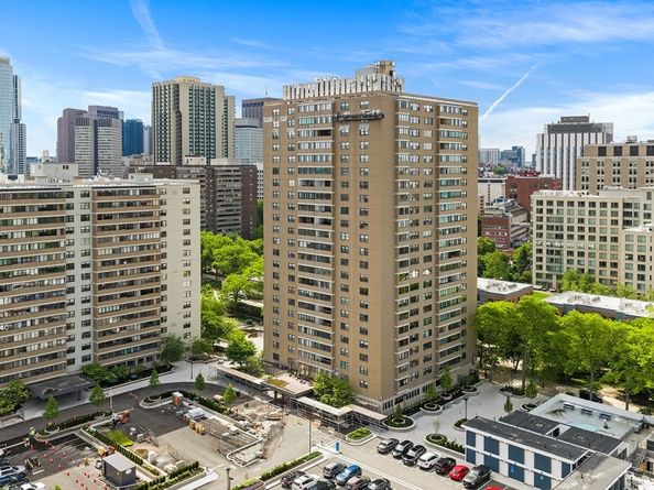 8 Whittier Pl 14F, Boston MA 02114