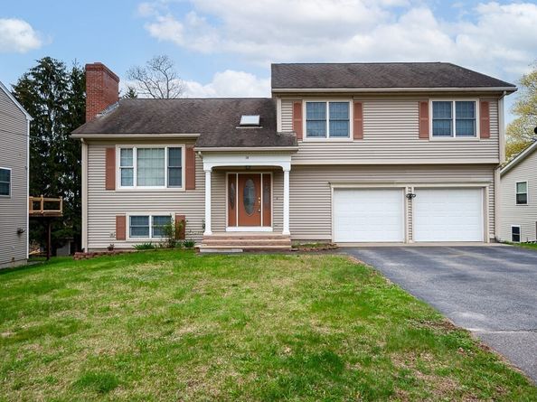 14 Belcourt Rd, Worcester MA 01605