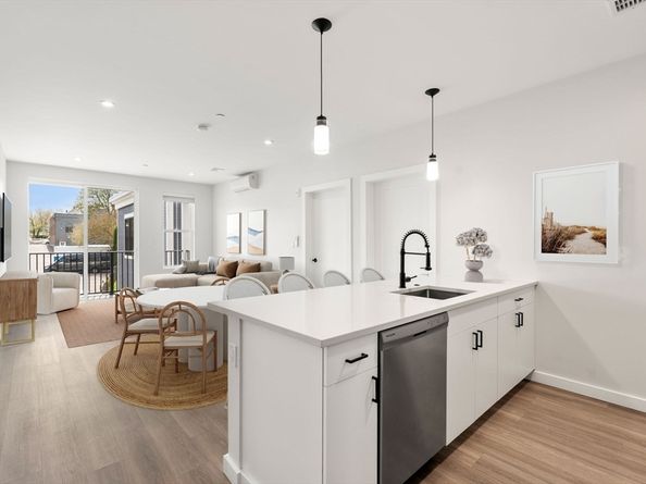 10 Somerset 203, Winthrop MA 02152