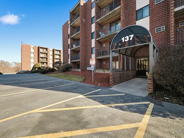 137 Franklin St 406, Stoneham MA 02180