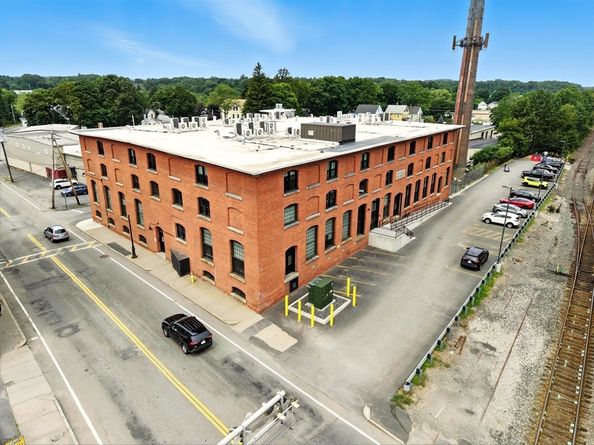 55 Sterling St 212, Clinton MA 01510