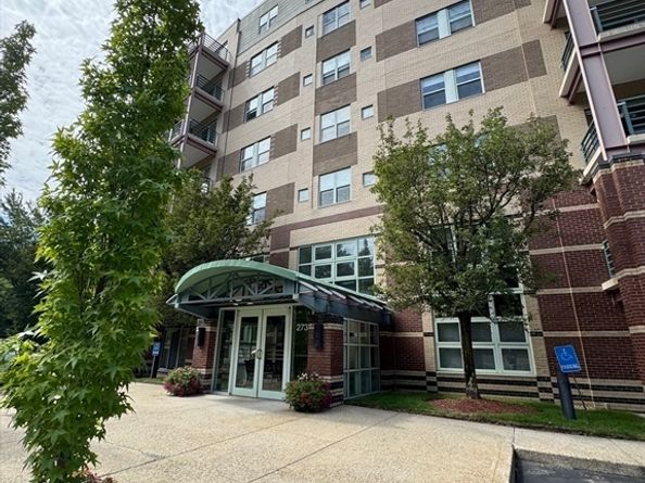 273 Cambridge Rd 202, Woburn MA 01801