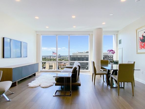 188 Brookline Ave 22E, Boston MA 02215