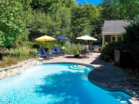 17 Topsfield Rd, Wenham MA 01984