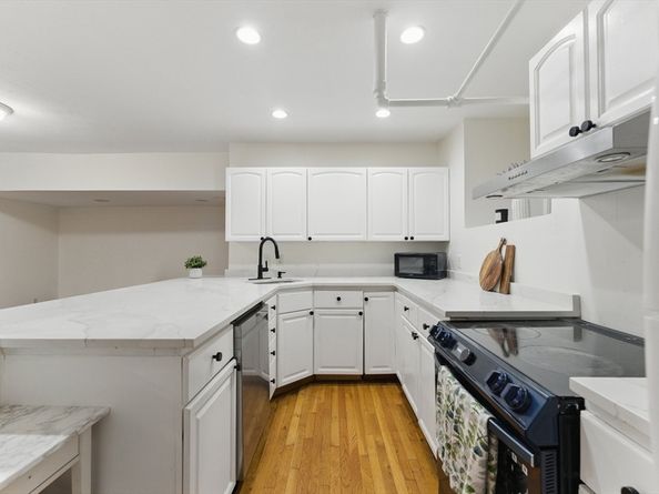 16 Garrison Rd 7, Brookline MA 02445