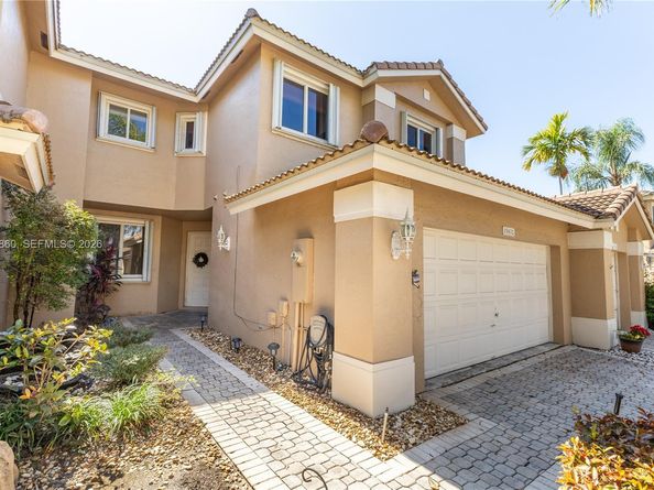 15832 SW 10th St, Pembroke Pines FL 33027
