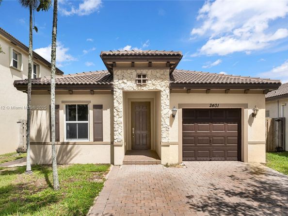 2401 NE 4th St, Homestead FL 33033