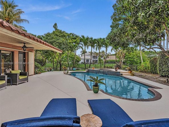 1080 Creekford Dr, Weston FL 33326