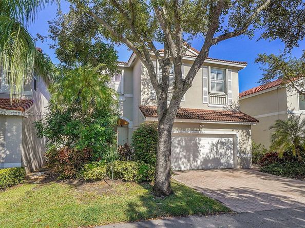 1135 Satinleaf St, Hollywood FL 33019