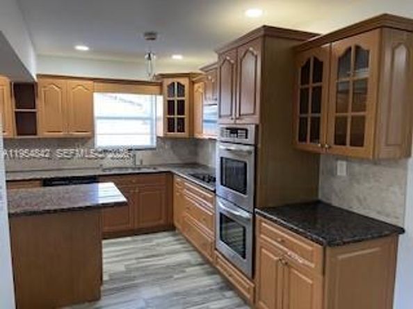 240 N 70th Way, Hollywood FL 33024