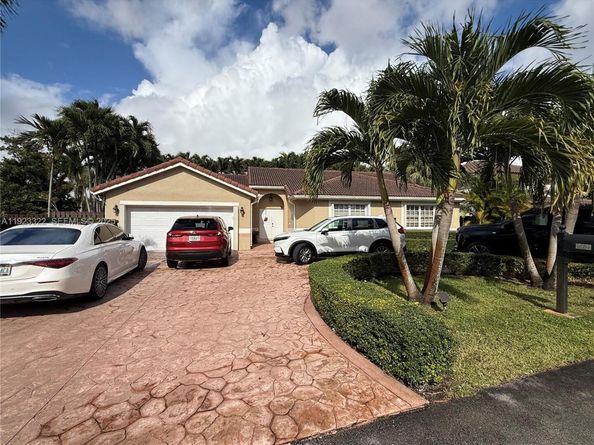 15621 SW 45th Ter, Miami FL 33185