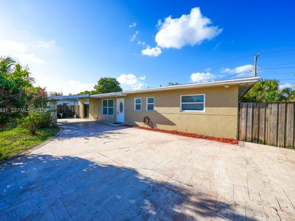 5511 NW 180th Ter, Miami Gardens FL 33055