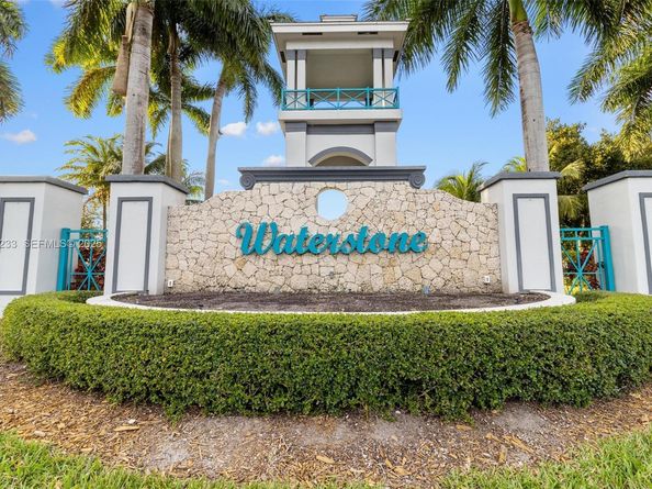 2242 NE 41st Ave, Homestead FL 33033