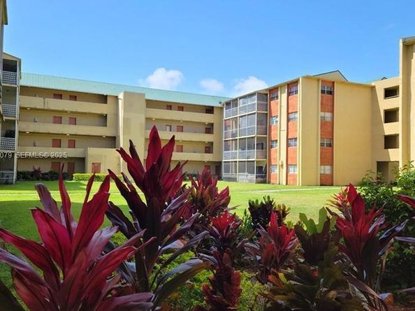 3600 NW 21st St 103, Lauderdale Lakes FL 33311