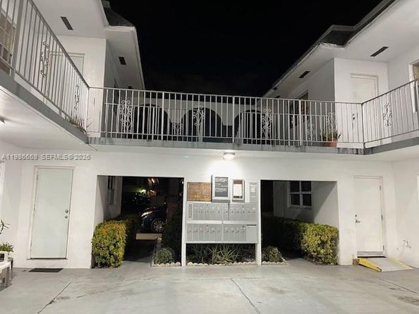 2826 Van Buren St, Hollywood FL 33020