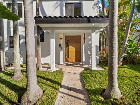 435 W 43rd St, Miami Beach FL 33140