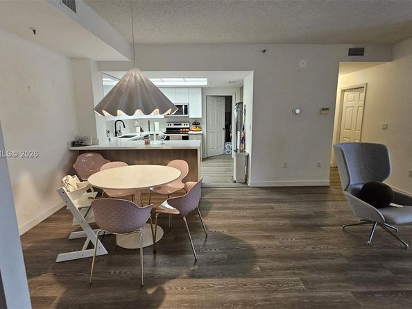 9755 NW 52nd St 201, Doral FL 33178