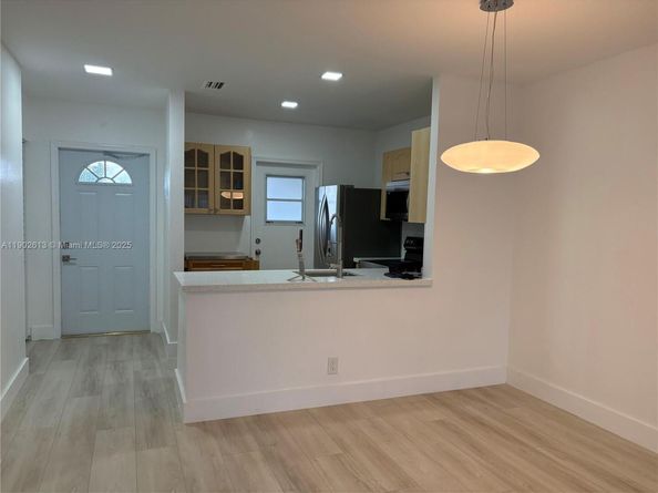 4700 NW 35TH St 602, Lauderdale Lakes FL 33319