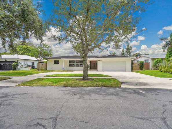 5320 SW 8th St, Plantation FL 33317