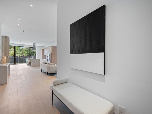 270 NE 46th St, Miami FL 33137