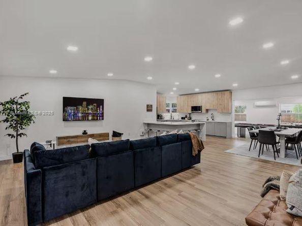 17621 NE 7th Ave, Miami FL 33162