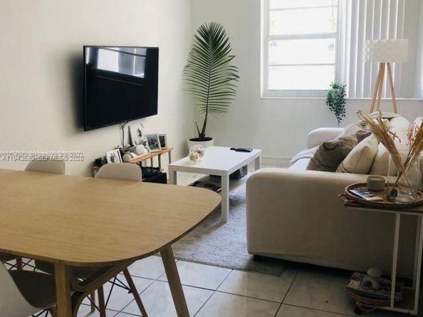 100 Lincoln Rd 524, Miami Beach FL 33139