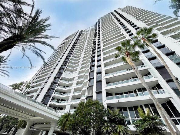 21205 Yacht Club Dr 805, Aventura FL 33180