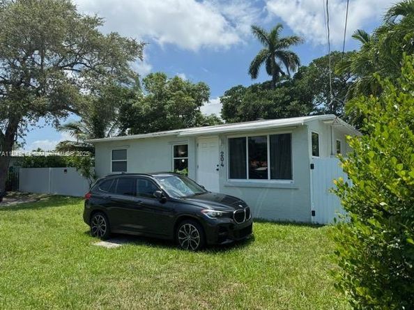 204 SW 7th Ave, Hallandale Beach FL 33009