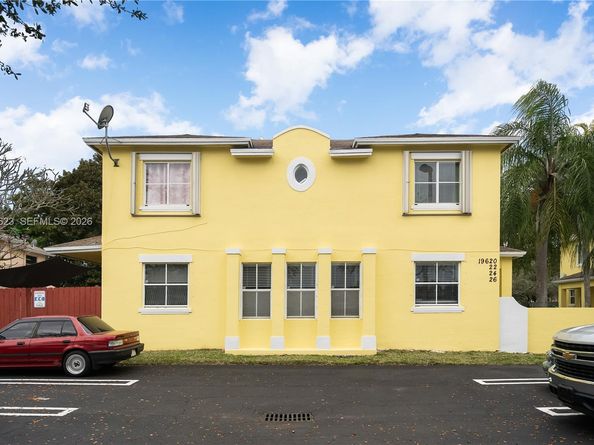 19620 SW 103rd Ct 11, Cutler Bay FL 33157